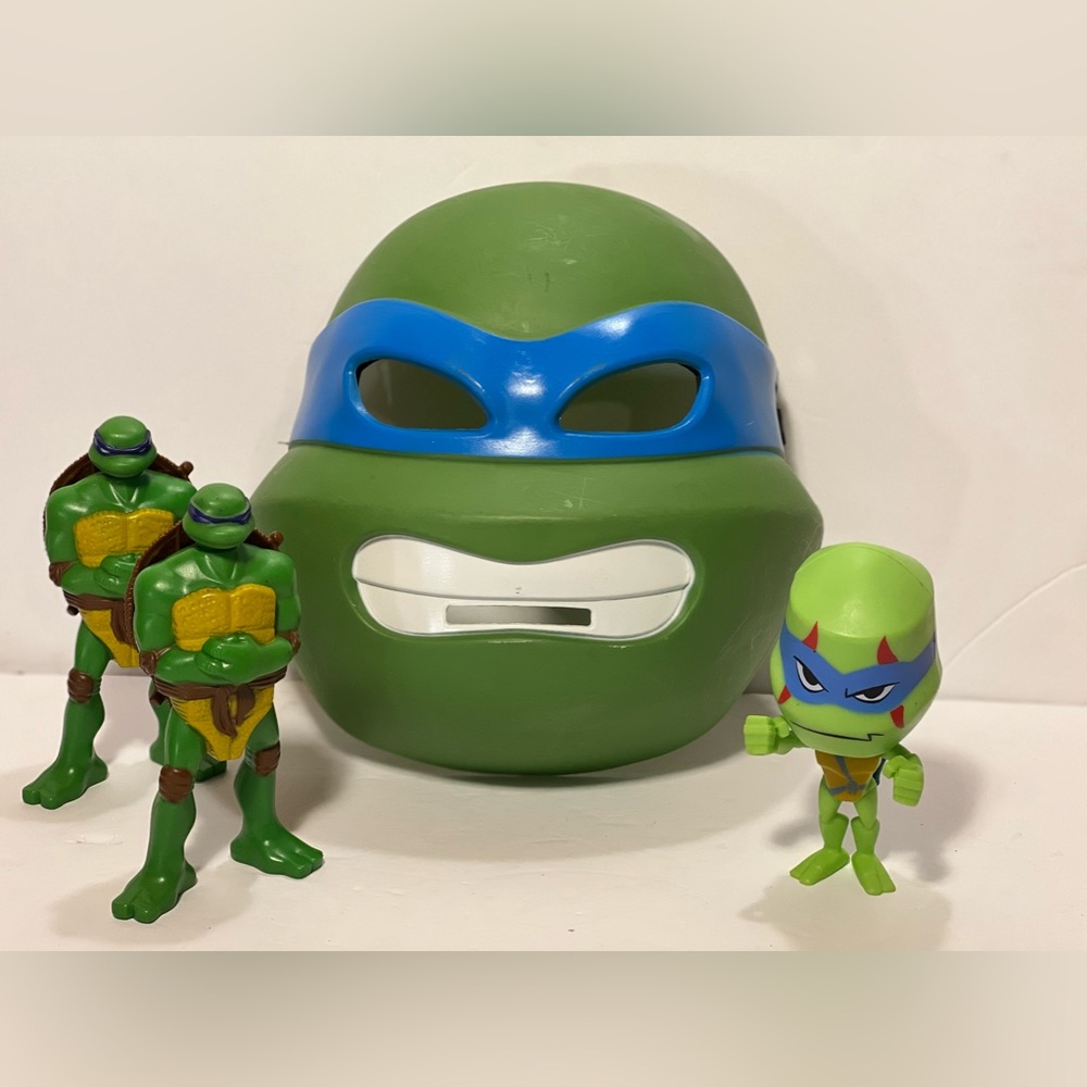 Teenage Mutant Ninja Turtle Lot of four items
